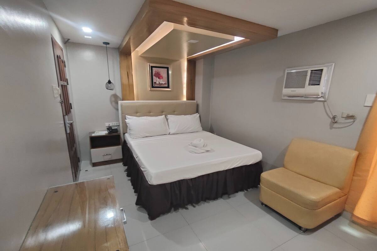 Premium Room | Desk, free WiFi, bed sheets