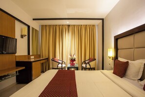 Minibar, desk, free WiFi, bed sheets