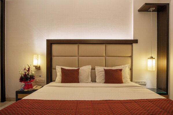 Classic Room | Minibar, desk, free WiFi, bed sheets