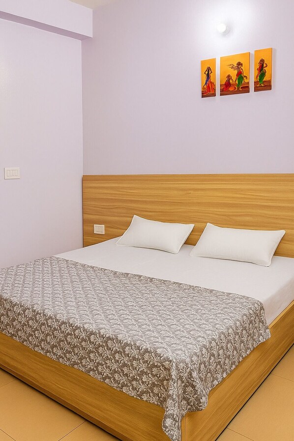 3 bedrooms, iron/ironing board, bed sheets
