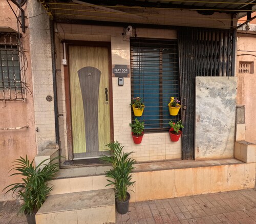 Cozy 1-bedroom apartment in wonderful Malad West with AC Near Vivanta Hospital