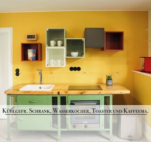 Køleskab, ovn, kogeplade, kaffe-/temaskine