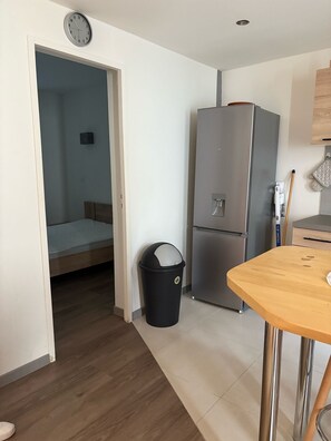 1 soveværelse, strygejern/strygebræt, sengetøj