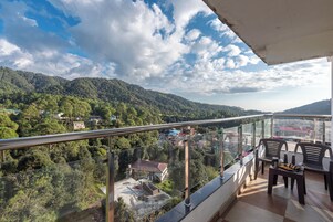 Quarto superluxo, sacada, vista para a montanha | Vista da sacada