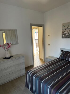 2 chambres, fer et planche à repasser, Wi-Fi gratuit, draps fournis