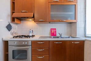 Frigorifero, microonde, forno, macchina per tè/caffè