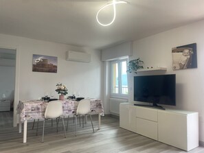 Dining - Aurora Lake Apartment (Sala Comacina)
