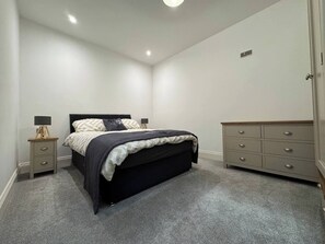 Deluxe Apartment, 2 Bedrooms, City View | Free WiFi