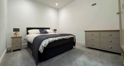 Academy Apartment by Elegance Stays
