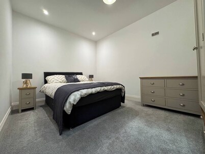 Academy Apartment by Elegance Stays