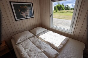 4 bedrooms, iron/ironing board, internet