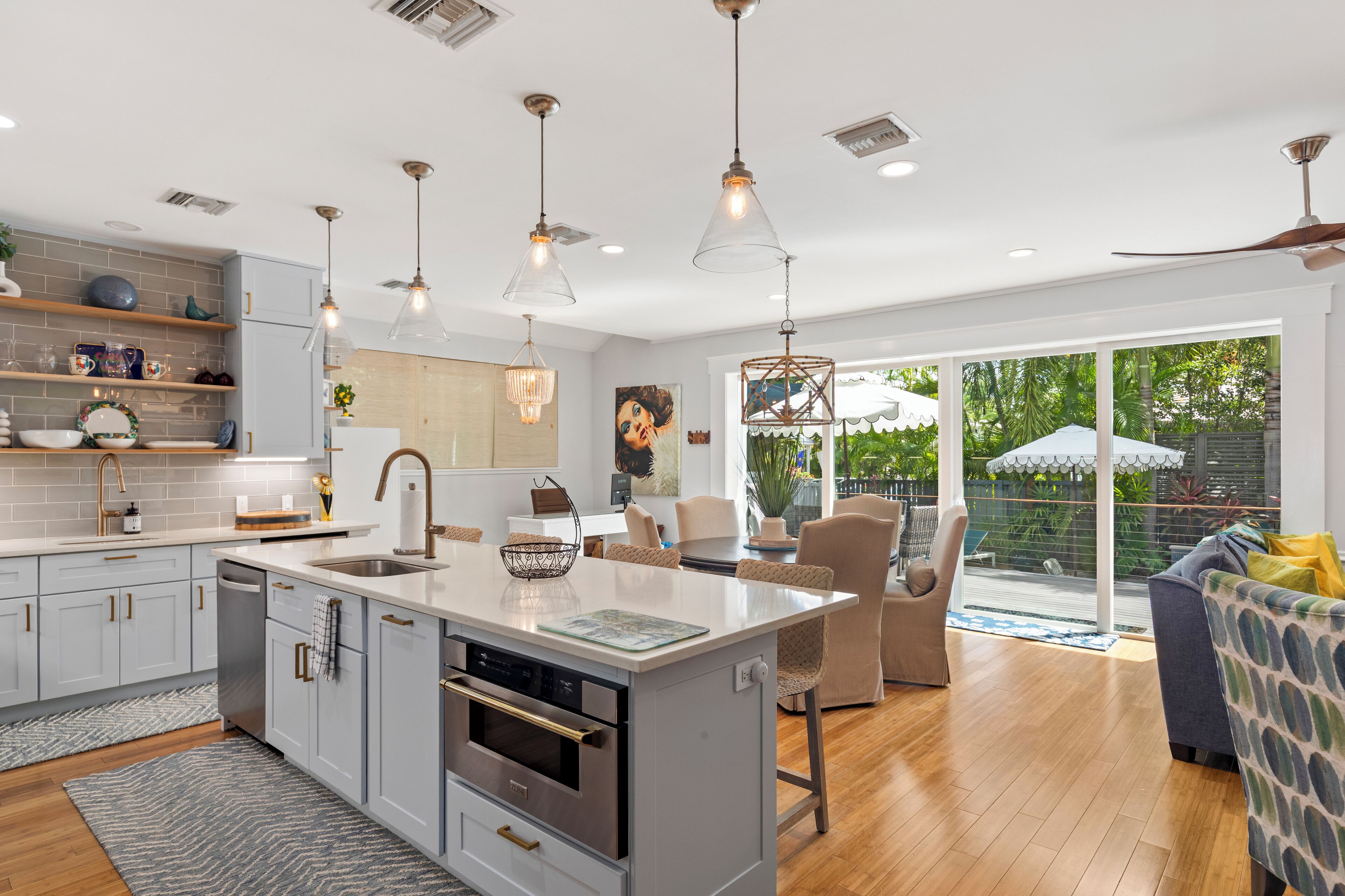 冰箱、微波炉、烤箱、炉灶