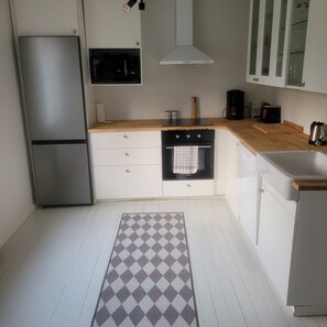 Mikrowelle, Ofen, Herdplatte, Geschirrspüler