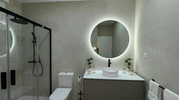 Superior Apartment | Bathroom