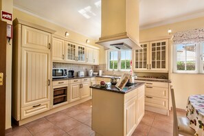 Køleskab, mikrobølgeovn, ovn, opvaskemaskine