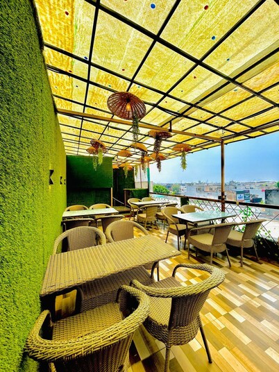 Tremendous and Luxury hotel with AC in Yamuna Nagar - 8 bedrooms available