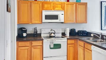 Frigorífic, microones, forn i placa de cuina