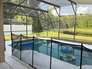 Piscine extérieure, piscine chauffée