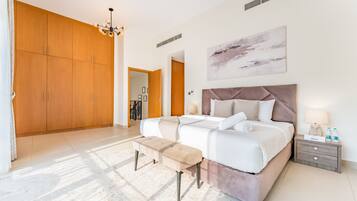 5 Schlafzimmer, Zimmersafe, Bügeleisen/Bügelbrett, kostenloses WLAN