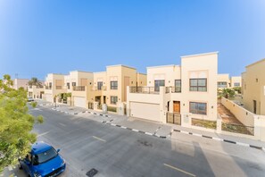 Exterior - Near Avenue Mall, Cycle Park And Sports Complex, Mins to Downtown (Dubai)