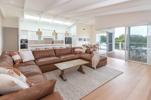 Smart TV, offices