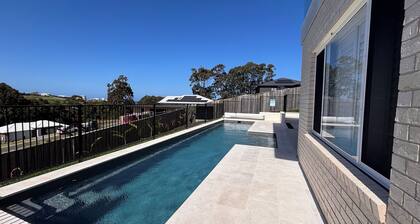 76 Red Head Road with luxuries outdoor pool