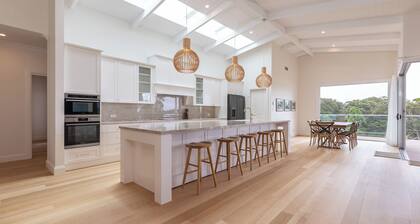 76 Red Head Road with luxuries outdoor pool