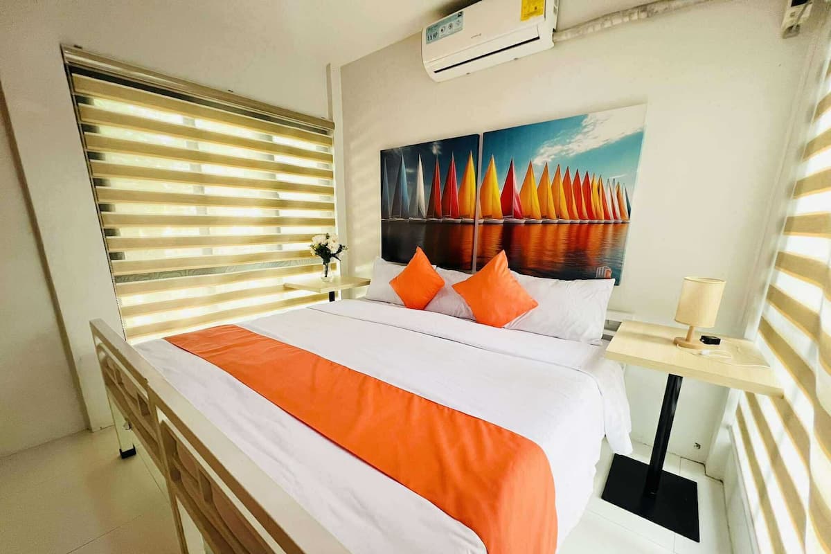 Free WiFi, bed sheets