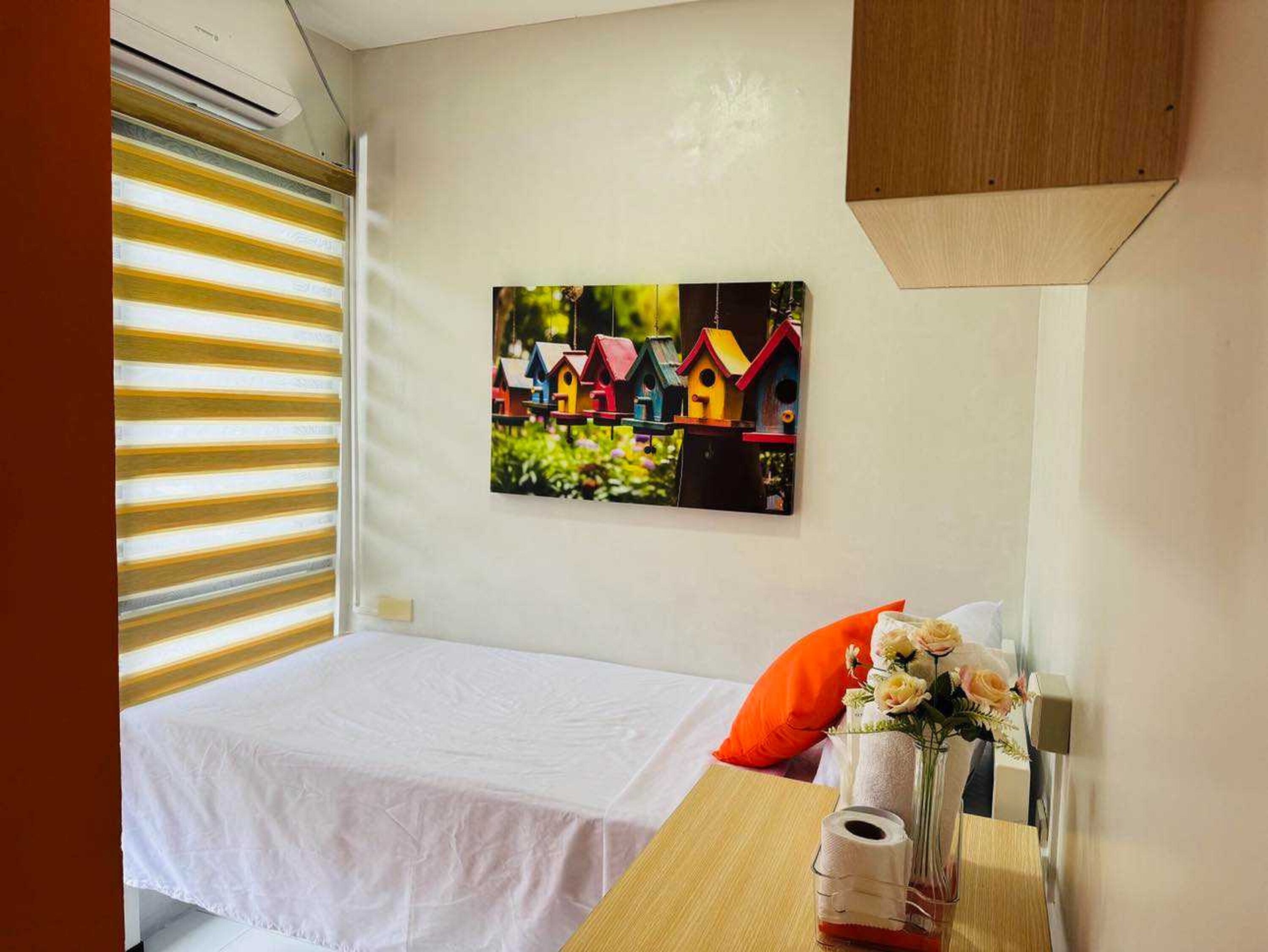 Desk, free WiFi, bed sheets