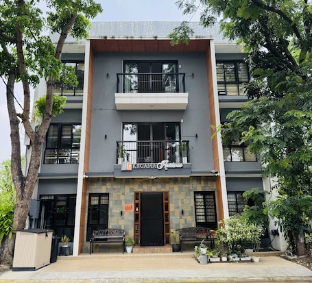 Exterior. Townhouse Oak Kegama Residences