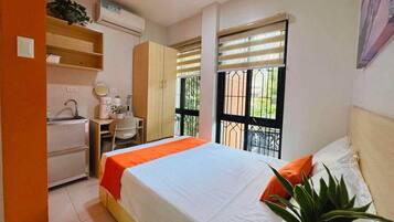 Desk, free WiFi, bed sheets