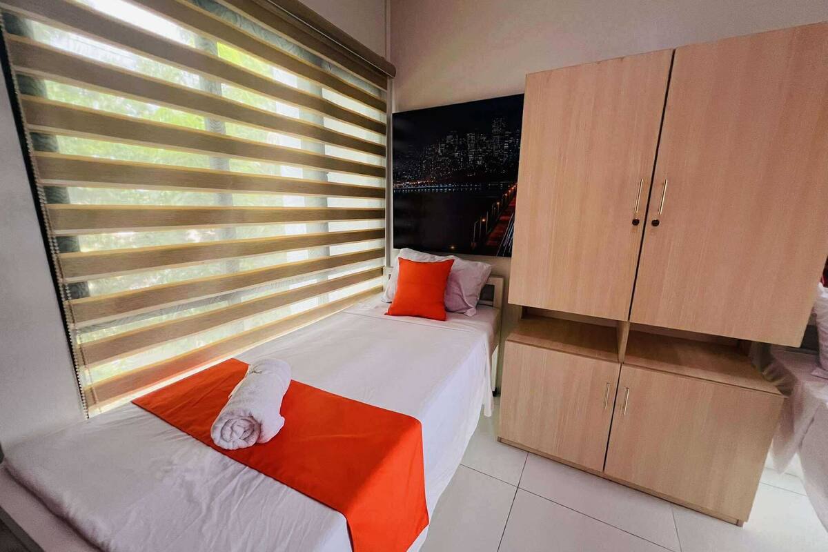 Free WiFi, bed sheets