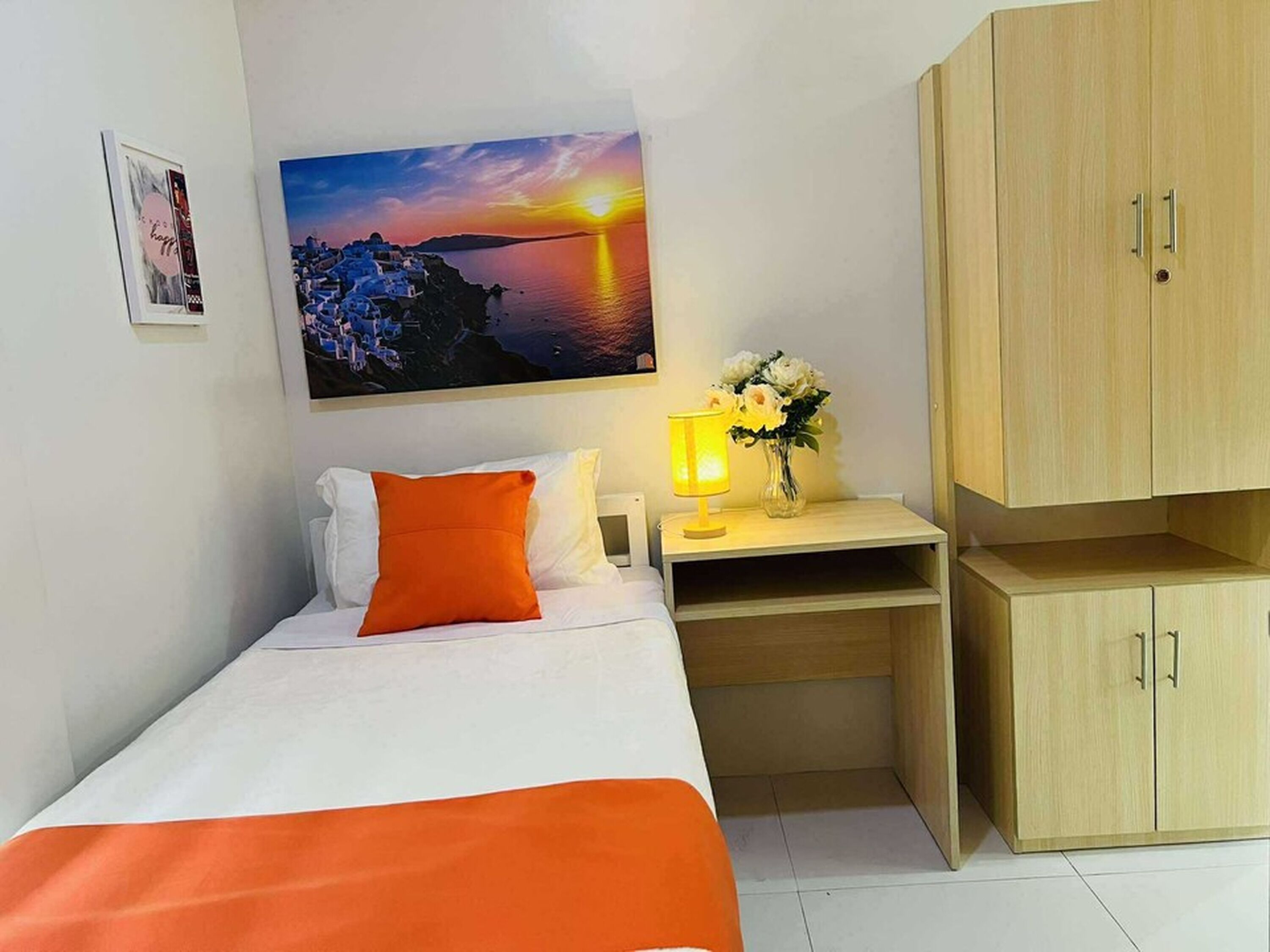 Desk, free WiFi, bed sheets