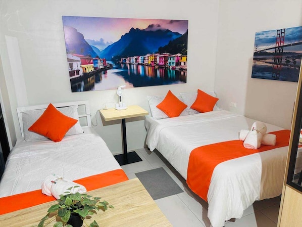 Family Suite | Desk, free WiFi, bed sheets