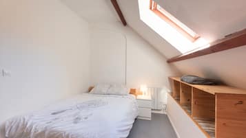 4 bedrooms, WiFi, bed sheets