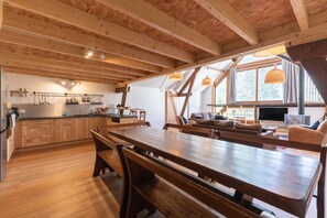 Interior - Comfortable Holiday Home for 14 Guests with Wi-Fi, Stunning Mountain Views (Urdos)