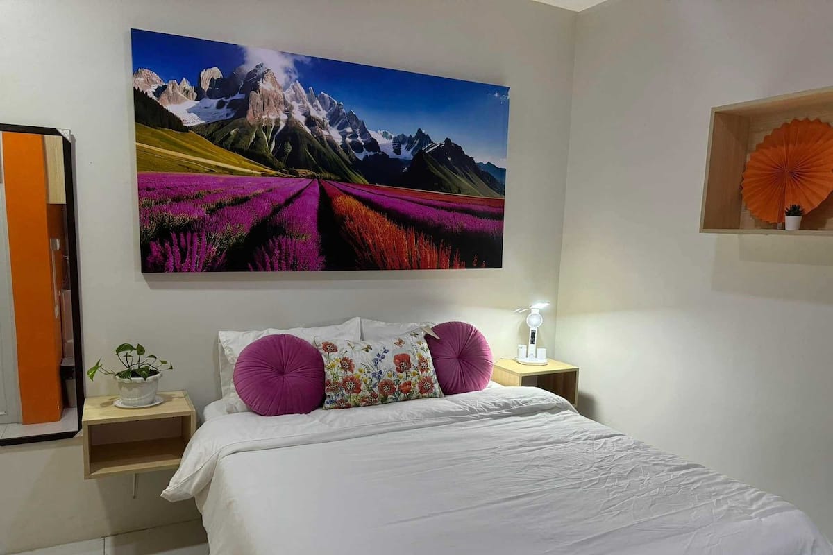Desk, free WiFi, bed sheets