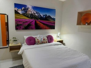 Escriptori, wifi gratuïta i roba de llit 