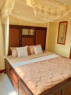 Iron/ironing board, WiFi, bed sheets