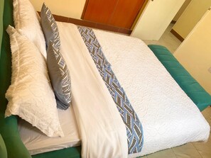 Iron/ironing board, WiFi, bed sheets
