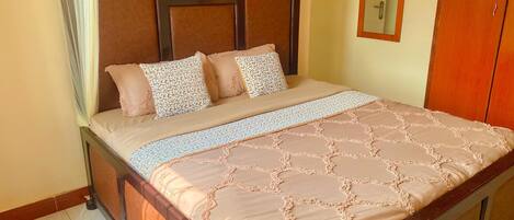 3 bedrooms, iron/ironing board, WiFi, bed sheets