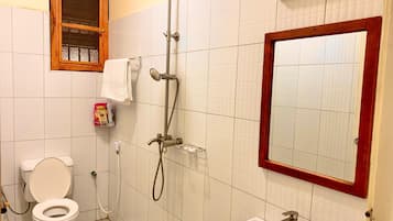 Serviettes fournies, savon, papier toilette