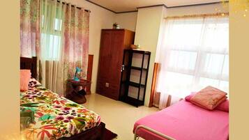 Deluxe Double Room | Desk, free WiFi, bed sheets