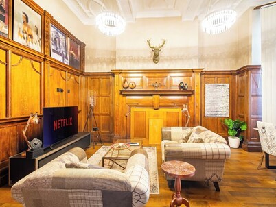 Outstanding massive apartment in historic building