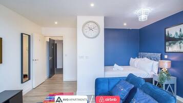 1 habitación, tabla de planchar con plancha, wifi y ropa de cama