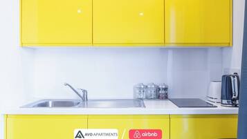 Réfrigérateur, micro-ondes, four, grille-pain