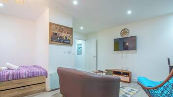 1 bedroom, iron/ironing board, travel cot, free WiFi