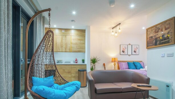 Living area - Stylish Urban Studio in Sheffield –  APT 21 (Sheffield)