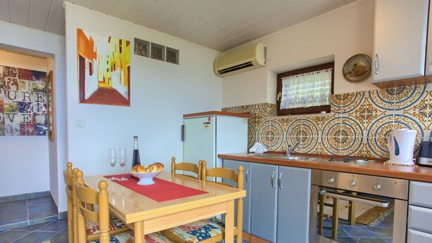 Unclassified image, 1 of 3, button - Superb Lovran Apartments With Sea Views - Studio Apartment With Terrace (Lovran)