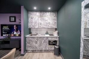 Fridge, microwave, stovetop, cookware/dishes/utensils